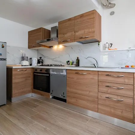 Lejlighed Into The Green! La Spezia Roomy Flat & Sauna