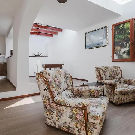 Into The Green! La Spezia Roomy Flat & Sauna Pegazzano