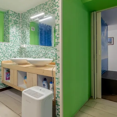 Into The Green! La Spezia Roomy Flat & Sauna
