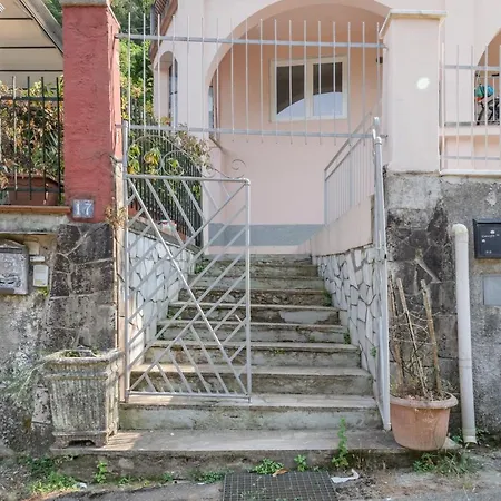 Into The Green! La Spezia Roomy Flat & Sauna Lejlighed